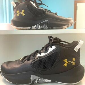 Kids under amour sneakers size 3